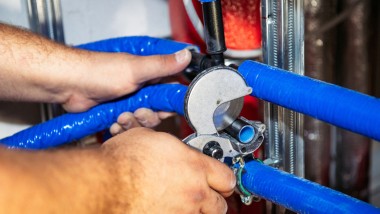 Mepla von Geberit verlegen die Fachleute für die Trinkwasserversorgung in den Wohnungen Mepla von Geberit verlegen die Fachleute für die Trinkwasserversorgung in den Wohnungen