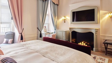 Luxuriöses Schlafzimmer im Design-Hotel THE LEO GRAND (© Werner Streitfelder) Luxuriöses Schlafzimmer im Design-Hotel THE LEO GRAND (© Werner Streitfelder)