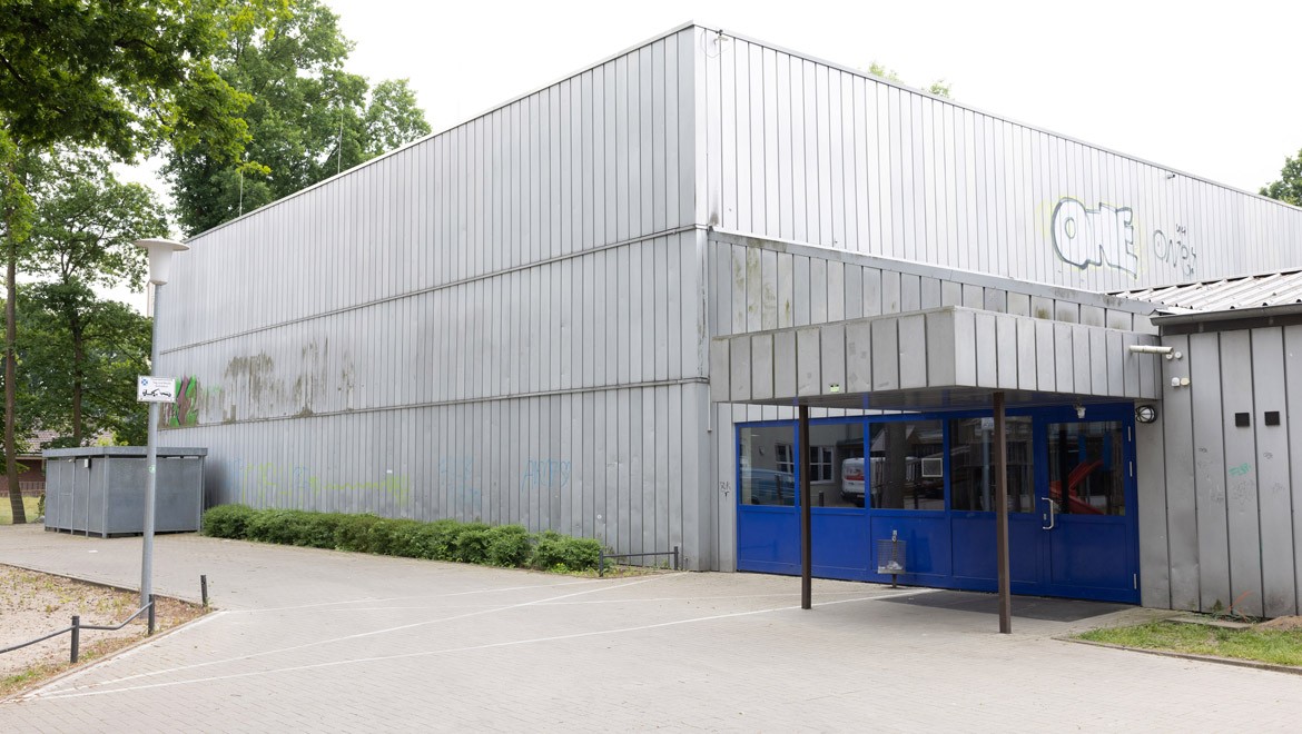 Turnhalle Weyhausen mit Sanitärtechnik und Badkeramiken von Geberit ausgestattet.