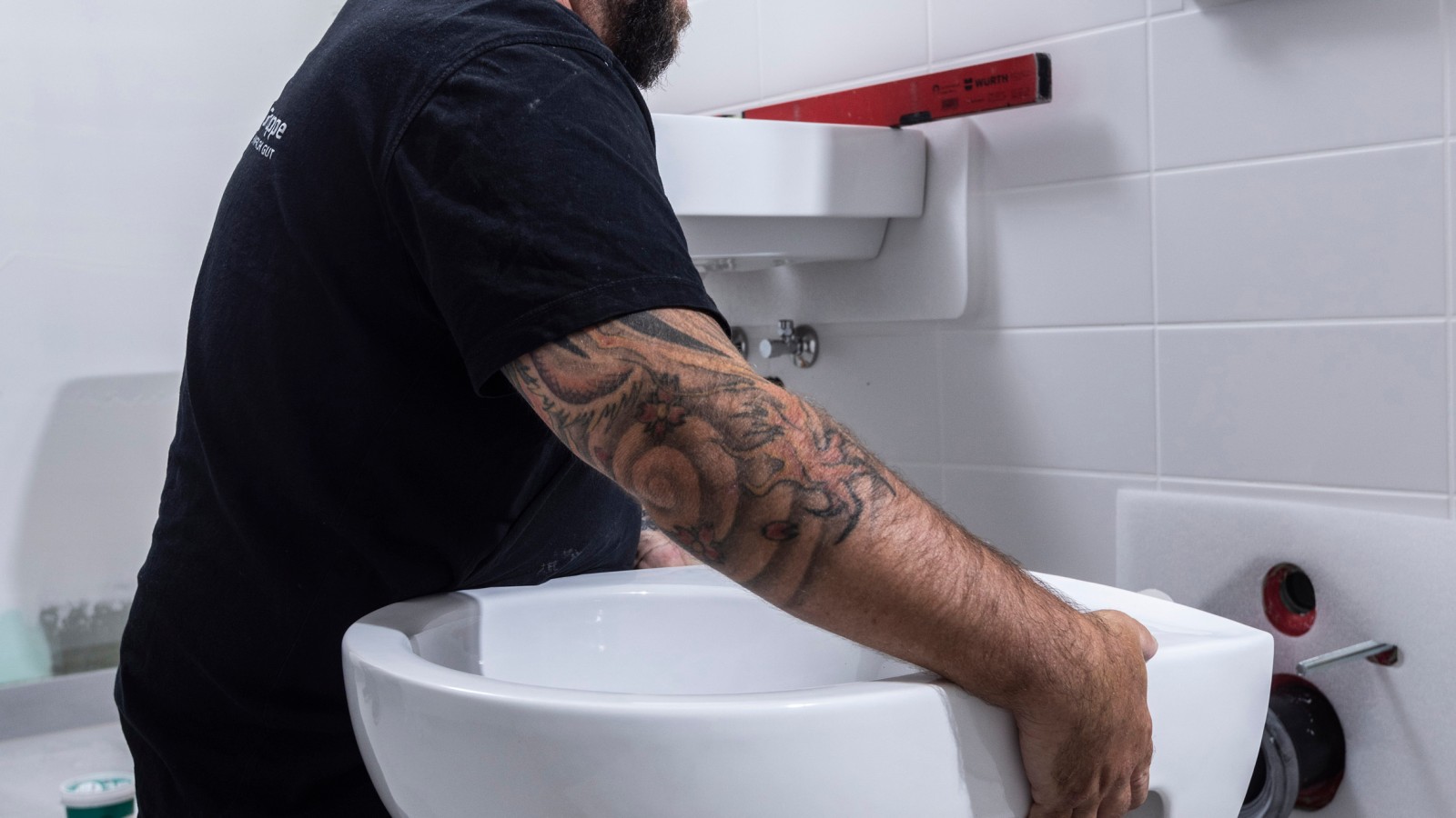 Montage des Geberit Renova Wand-WCs