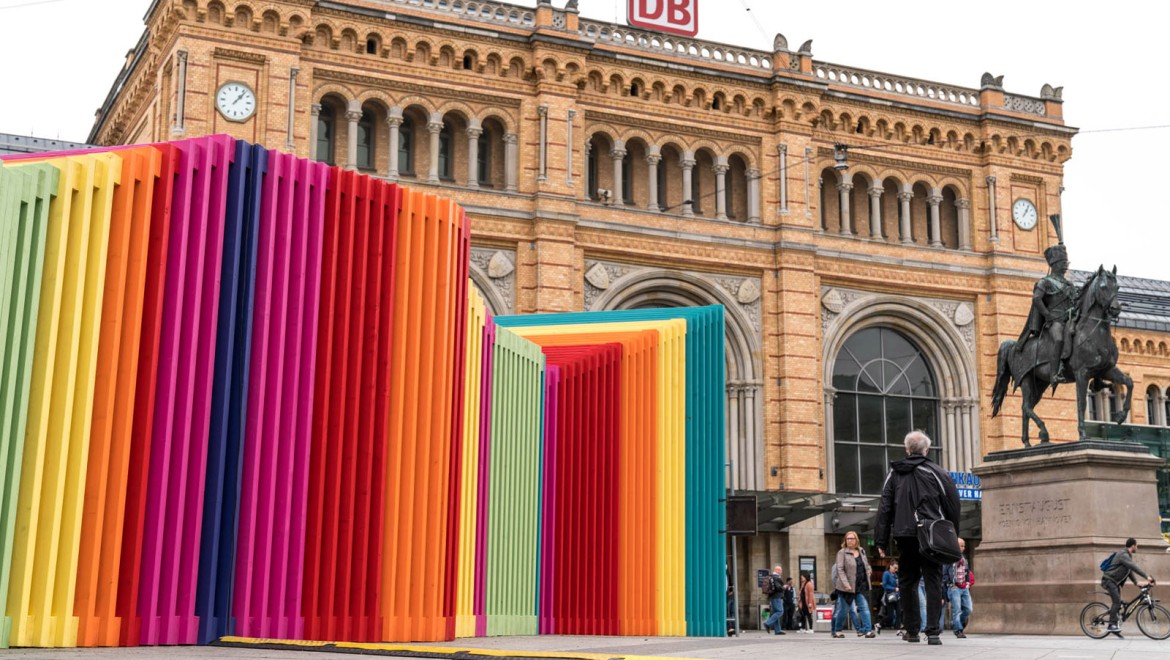 Darkos Werk „Abweg“ am Hauptbahnhof Hannover, 2018 Darkos Werk „Abweg“ am Hauptbahnhof Hannover, 2018
