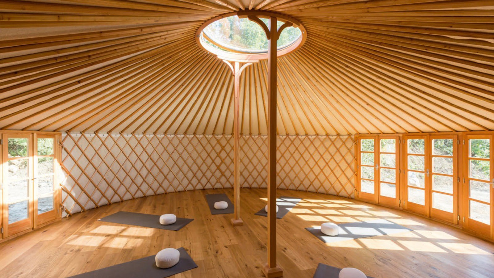 Yoga-Raum in einer Jurte Yoga-Raum in einer Jurte