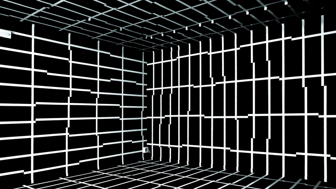 “In der formalen Betrachtung existiert die Wand nur als Oberfläche, als Begrenzung von Körper und Raum, wobei im Prinzip die eine Seite der Wand von der anderen nichts weiß. (Feldtkeller)”, Galleria Contemporaneo, Mestre, 2006, Foto: Primoz Bizjak “In der formalen Betrachtung existiert die Wand nur als Oberfläche, als Begrenzung von Körper und Raum, wobei im Prinzip die eine Seite der Wand von der anderen nichts weiß. (Feldtkeller)”, Galleria Contemporaneo, Mestre, 2006, Foto: Primoz Bizjak