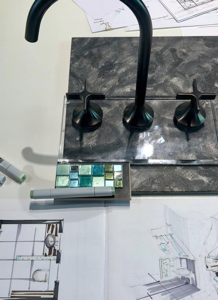 Mosaik erinnert an die Farbnuancen auf der Wasseroberfläche Mosaik erinnert an die Farbnuancen auf der Wasseroberfläche