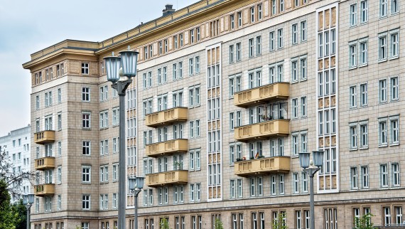 Zuckerbäckerstil in der heutigen Karl-Marx Allee in Berlin