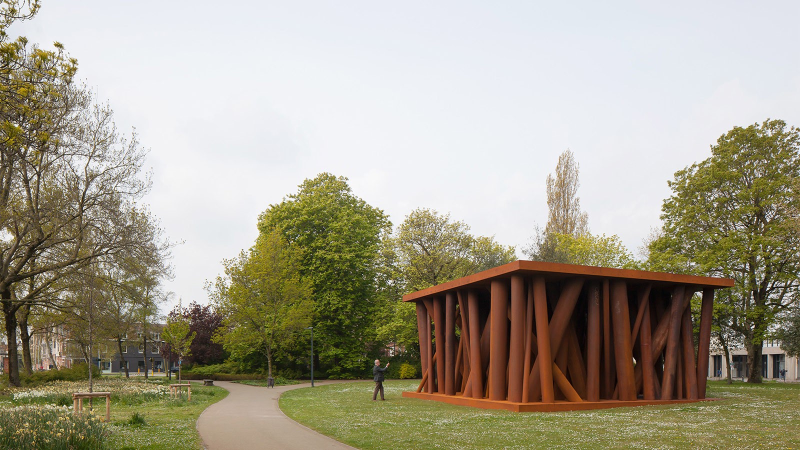 Das Werk »Colonnade« in der belgischen Stadt Brügge Das Werk »Colonnade« in der belgischen Stadt Brügge