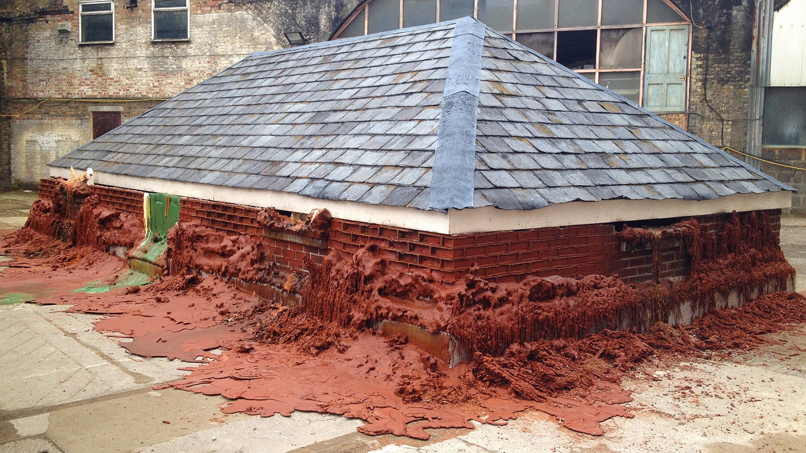 Werk von Alex Chinneck