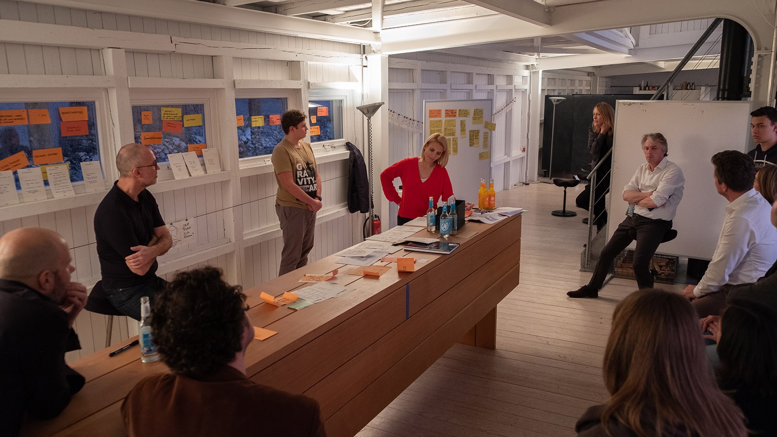 “Wenn wir die Köpfe aufmachen, sprudeln die Ideen nur so raus”: Julia Erdmann vertraut auf die Weisheit der Vielen – und setzt bei ihrer Arbeit auf das Prinzip der Co-Kreation. “Wenn wir die Köpfe aufmachen, sprudeln die Ideen nur so raus”: Julia Erdmann vertraut auf die Weisheit der Vielen – und setzt bei ihrer Arbeit auf das Prinzip der Co-Kreation.