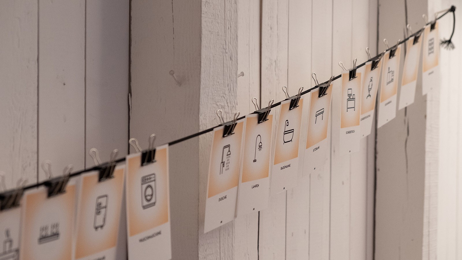 Gemeinsames Nachdenken über das Badezimmer: “Warum kann der Kleiderschrank nicht neben der Dusche sein?” Gemeinsames Nachdenken über das Badezimmer: “Warum kann der Kleiderschrank nicht neben der Dusche sein?”