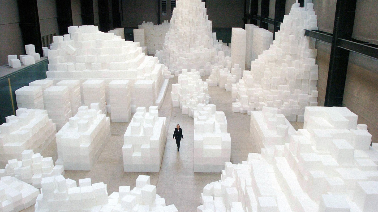 "Embankment" von Rachel Whiteread (© Alamy Stock Foto)