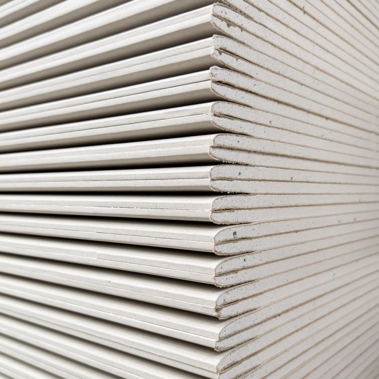 Der Energiebedarf für die Produktion von Gips wurde deutlich reduziert und das Plattengewicht optimiert Der Energiebedarf für die Produktion von Gips wurde deutlich reduziert und das Plattengewicht optimiert