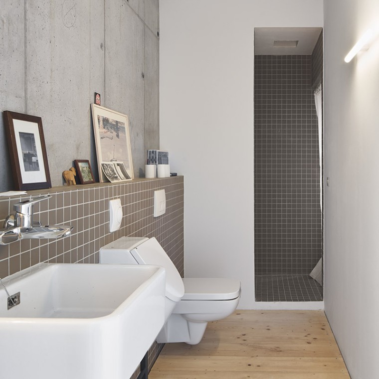 Kleines Bad in der Maisonettwohnung, © Stephan Baumann Kleines Bad in der Maisonettwohnung, © Stephan Baumann