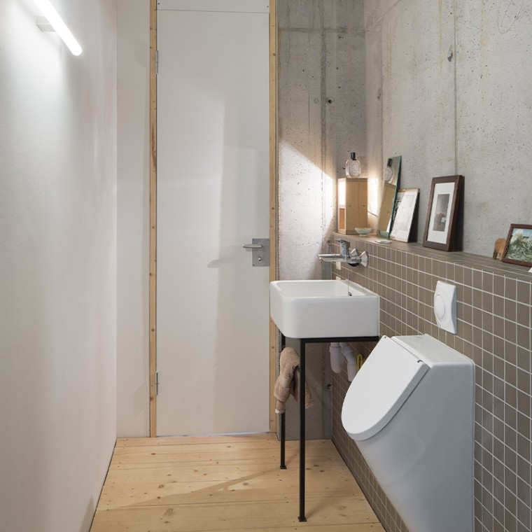 Kleines Bad in der Maisonettwohnung, © Stephan Baumann Kleines Bad in der Maisonettwohnung, © Stephan Baumann