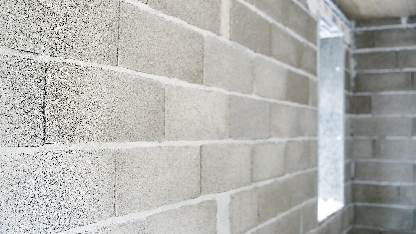 Wand aus Hanfsteinen im Bad Wand aus Hanfsteinen im Bad