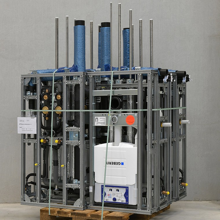 Versandfertig auf die Palette gepackt werden die industriell vorgefertigten GIS Tragsysteme just-in-time auf die Baustelle geliefert.