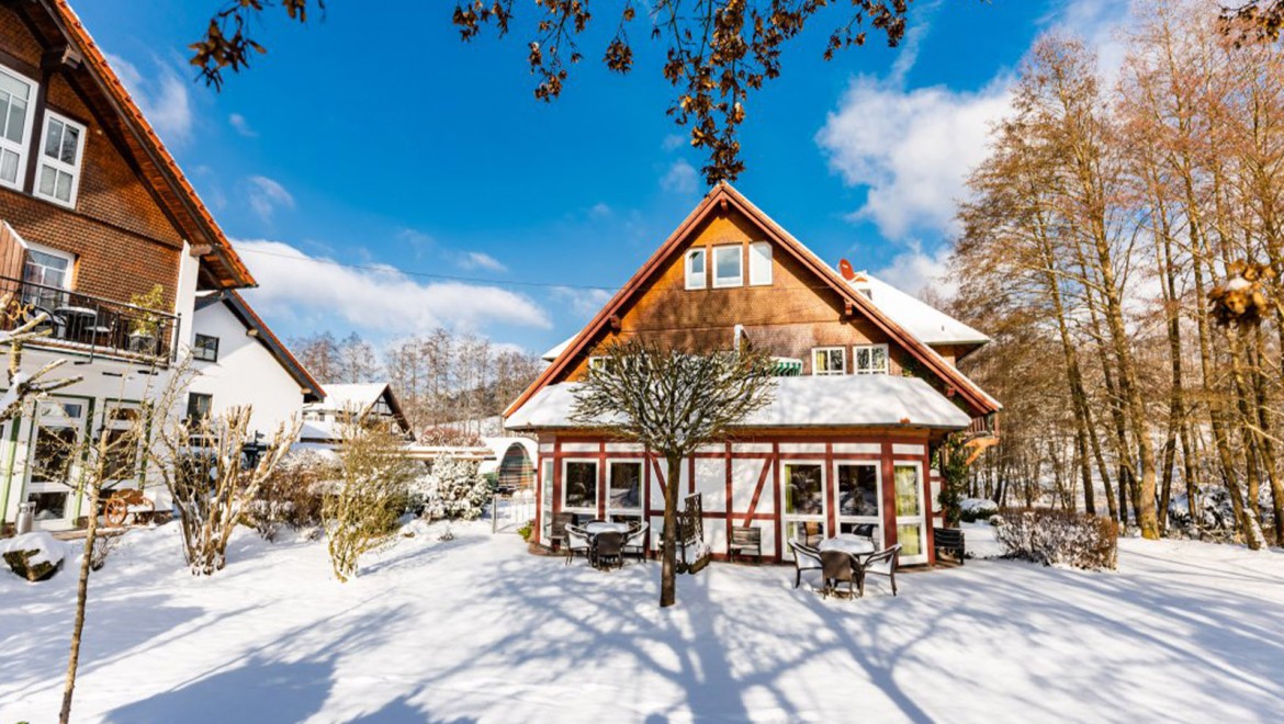 Landgasthof Hessenmühle im Winter mit Schnee