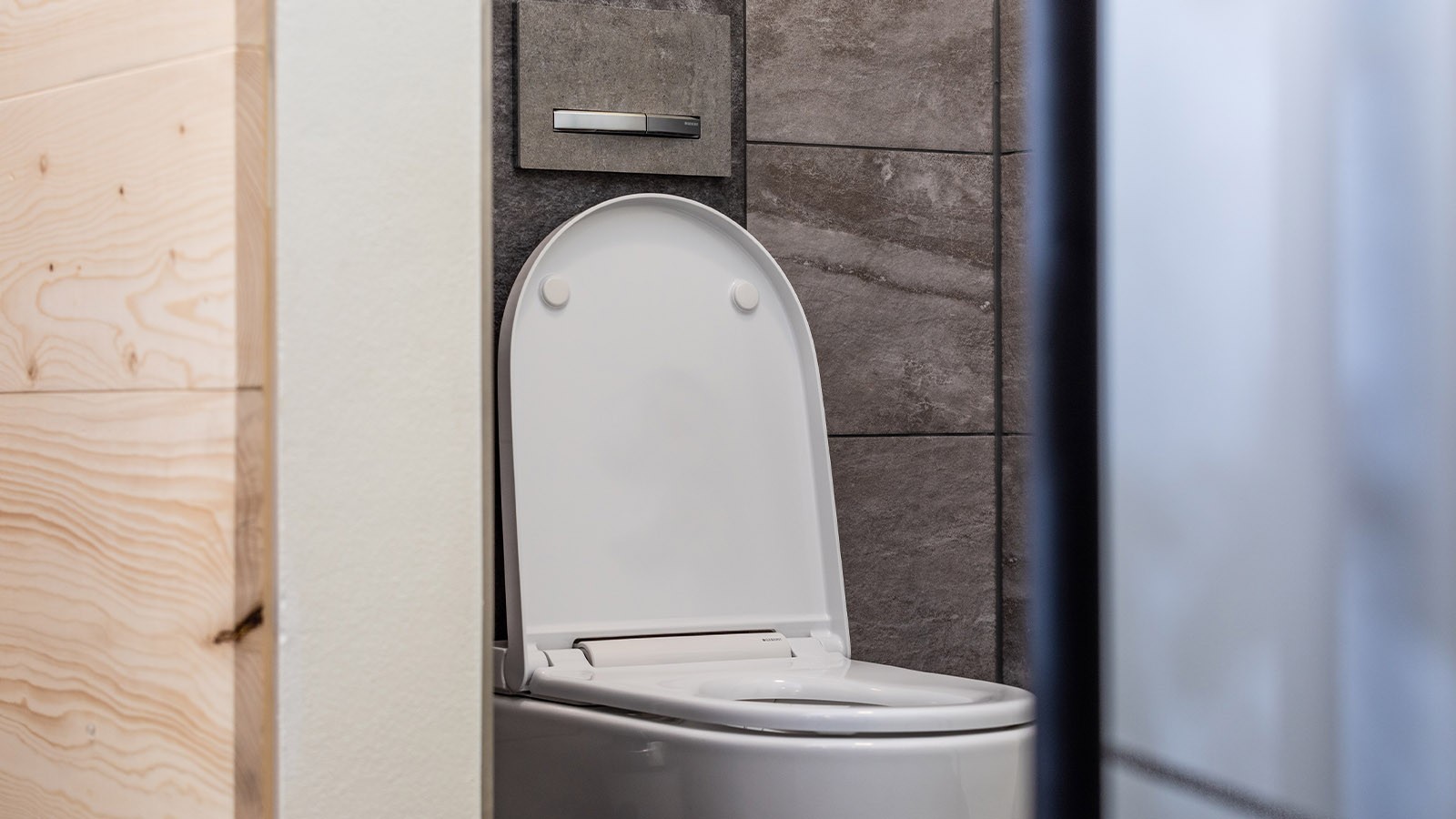 AquaClean Sela Dusch-WC in Hotelzimmer