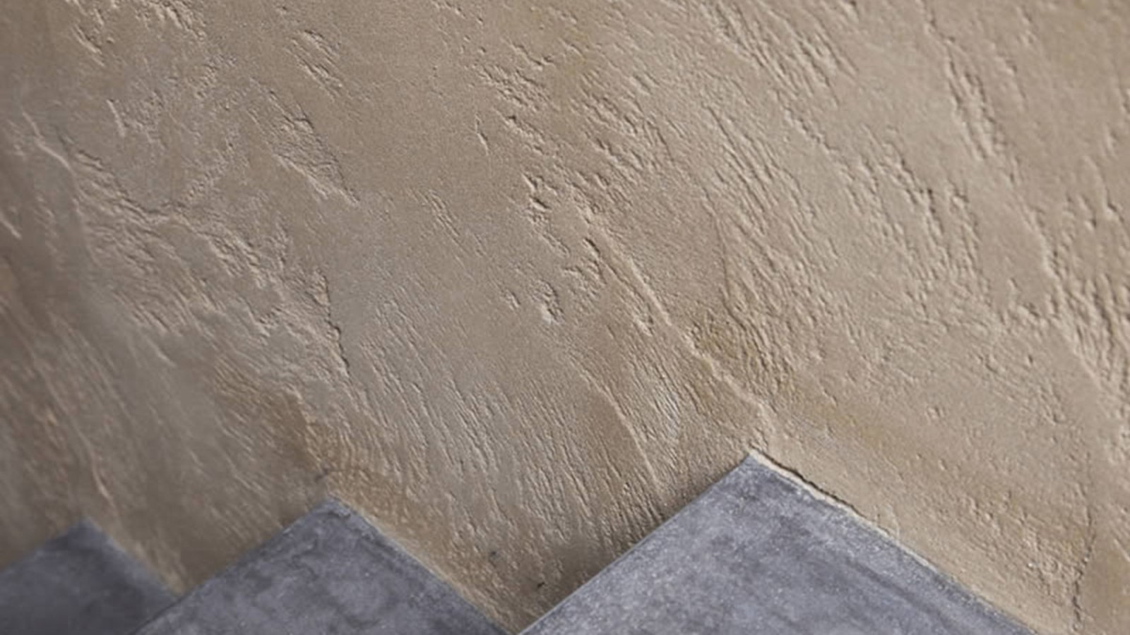 Mineralischer Wandputz an Treppe Mineralischer Wandputz an Treppe