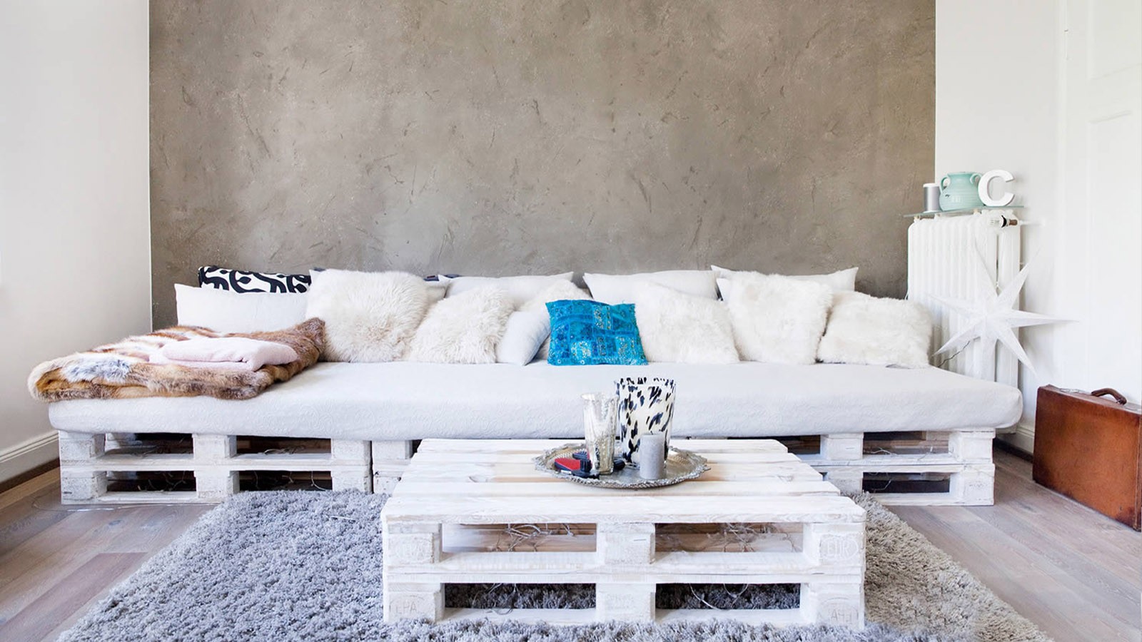 Wohnzimmerwand mit Steinputz Terra Stone Wohnzimmerwand mit Steinputz Terra Stone