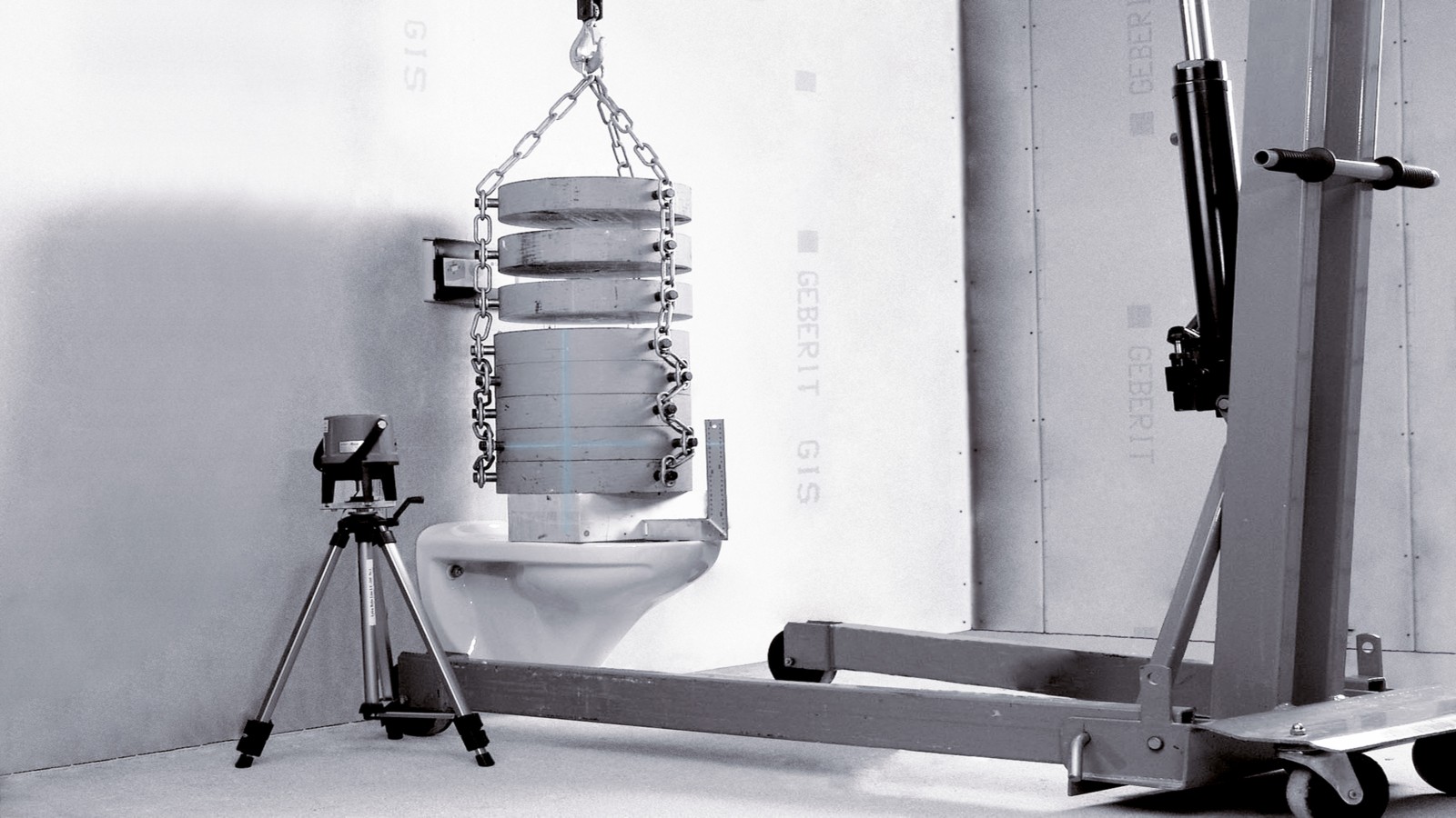 WCs für barrierefreie Bäder müssen große Lasten aushalten und entsprechend getestet sein. WCs für barrierefreie Bäder müssen große Lasten aushalten und entsprechend getestet sein.