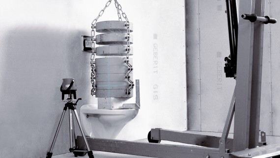 WCs für barrierefreie Bäder müssen große Lasten aushalten und entsprechend getestet sein. WCs für barrierefreie Bäder müssen große Lasten aushalten und entsprechend getestet sein.