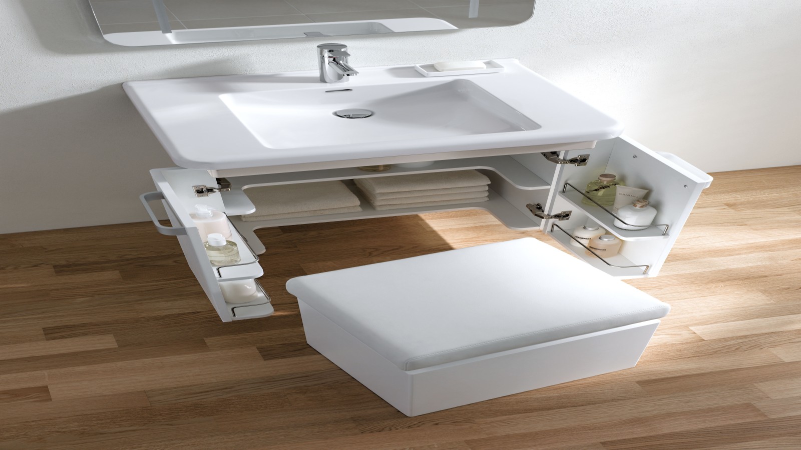 Waschtisch-Unterschrank mit zurückgesetzten Regalböden für mehr Beinfreiheit im Sitzen. Waschtisch-Unterschrank mit zurückgesetzten Regalböden für mehr Beinfreiheit im Sitzen.