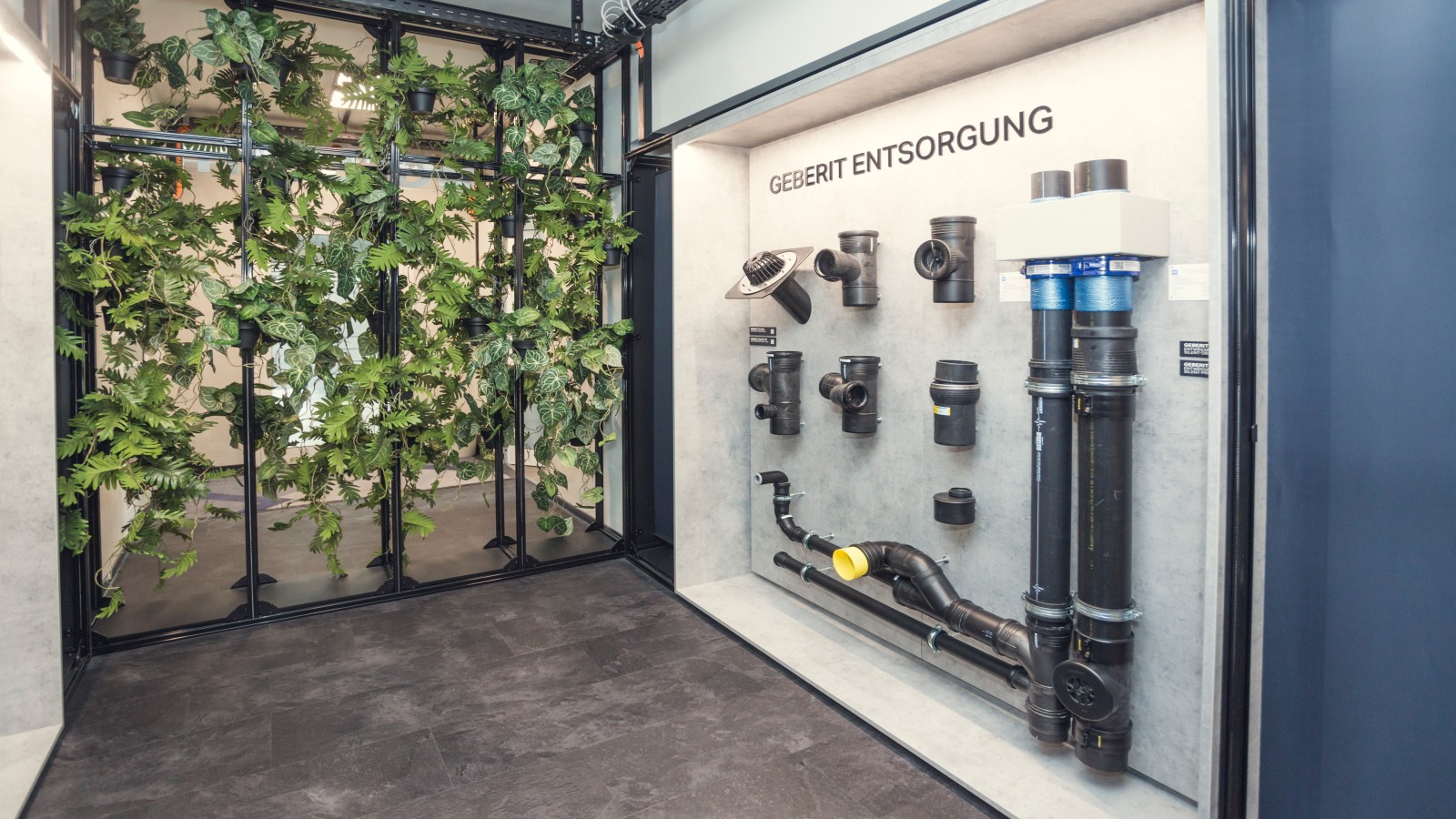 Geberit Rohrleitungssysteme Entwässerung in der Ausstellung des Keramikwerks in Haldensleben. Geberit Rohrleitungssysteme Entwässerung in der Ausstellung des Keramikwerks in Haldensleben.