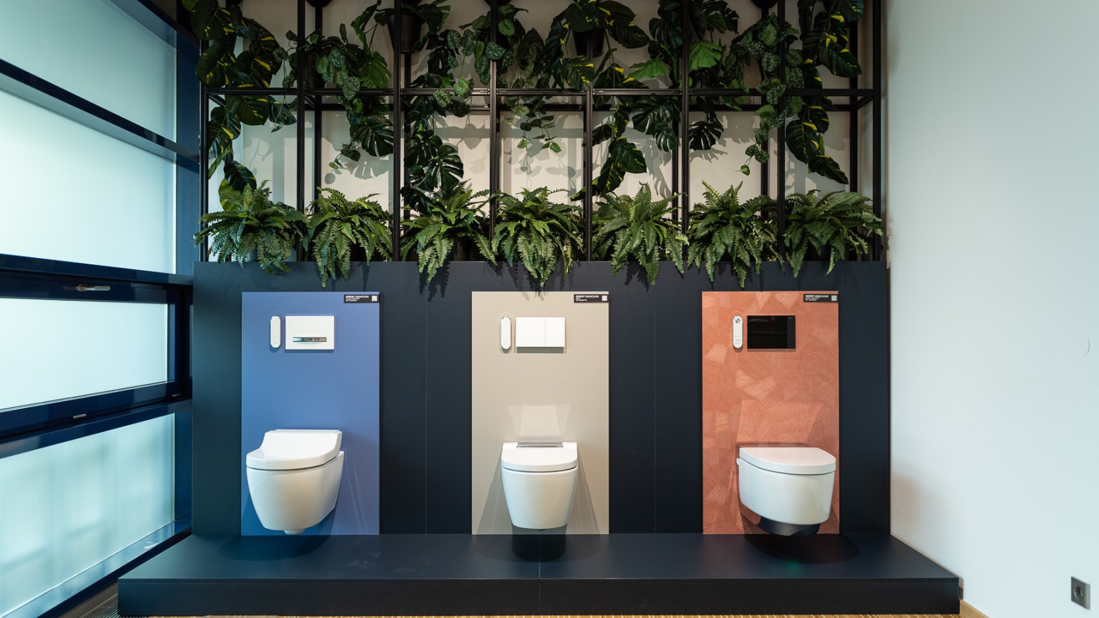 Geberit AquaClean Dusch-WCs in der Ausstellung im BäderForum und GIZ Langenfeld. Geberit AquaClean Dusch-WCs in der Ausstellung im BäderForum und GIZ Langenfeld.