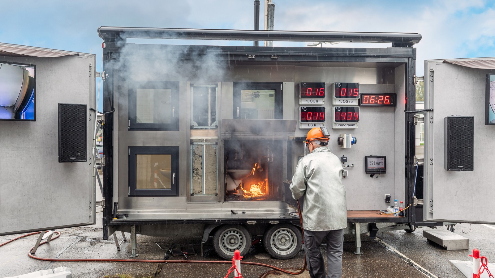 Erfahren Sie Geberit Brandlabor wie Systemlösungen den baulichen Brandschutz verändern und was die Zukunft für die Planung und Ausrüstung im Geschosswohnungsbau bringen wird Erfahren Sie Geberit Brandlabor wie Systemlösungen den baulichen Brandschutz verändern und was die Zukunft für die Planung und Ausrüstung im Geschosswohnungsbau bringen wird