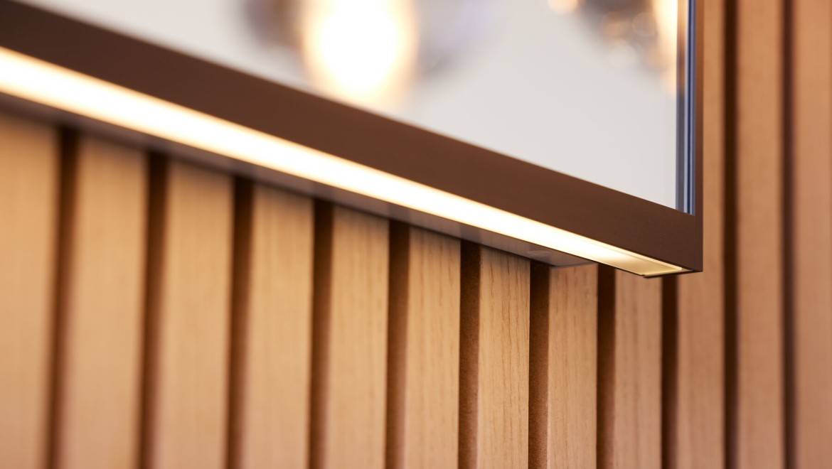 Geberit Option Plus Square Lichtspiegel in schwarz matt mit indirekter Lichtleiste Geberit Option Plus Square Lichtspiegel in schwarz matt mit indirekter Lichtleiste