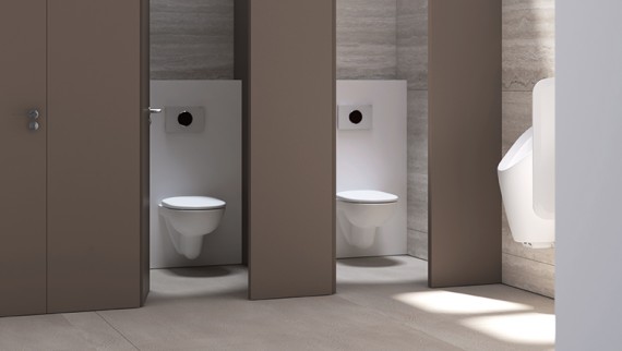 Öffentliche Toilette mit Geberit Spülkästen, Betätigungsplatten und Urinalen
