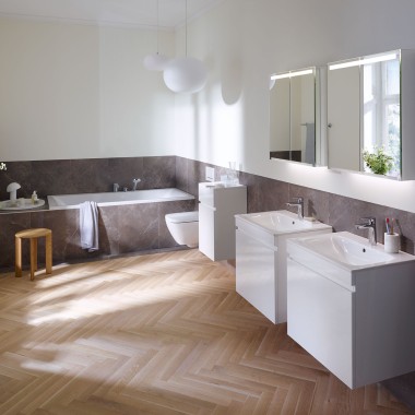 Bad mit Produkten aus Badserie Geberit Renova Bad mit Produkten aus Badserie Geberit Renova