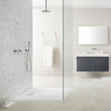 Badezimmer mit Geberit Olona Duschwanne Badezimmer mit Geberit Olona Duschwanne