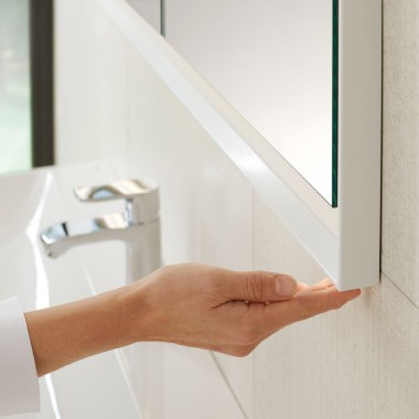 Geberit ONE Spiegelschrank Unterputz-Variante mit ComfortLight Geberit ONE Spiegelschrank Unterputz-Variante mit ComfortLight