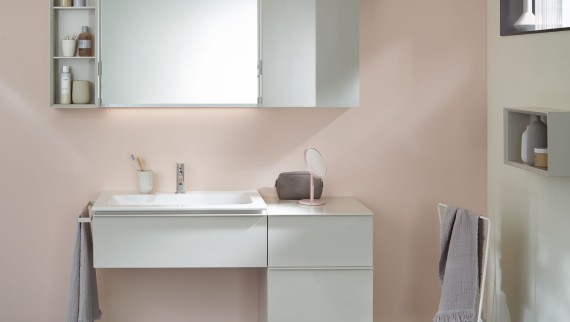 Geberit iCon Waschplatz mit Seitenschrank und offenen Regalen Geberit iCon Waschplatz mit Seitenschrank und offenen Regalen