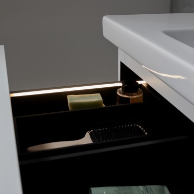 Geberit iCon Unterschrank mit integrierter Lichtleiste Geberit iCon Unterschrank mit integrierter Lichtleiste