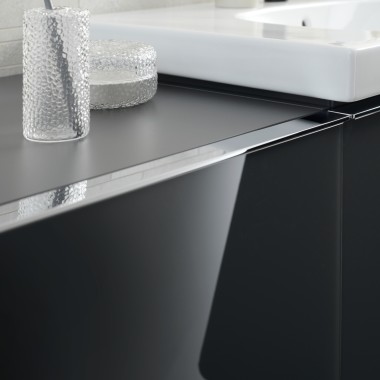 Acanto Unterschrank mit Griff in Chrom Acanto Unterschrank mit Griff in Chrom