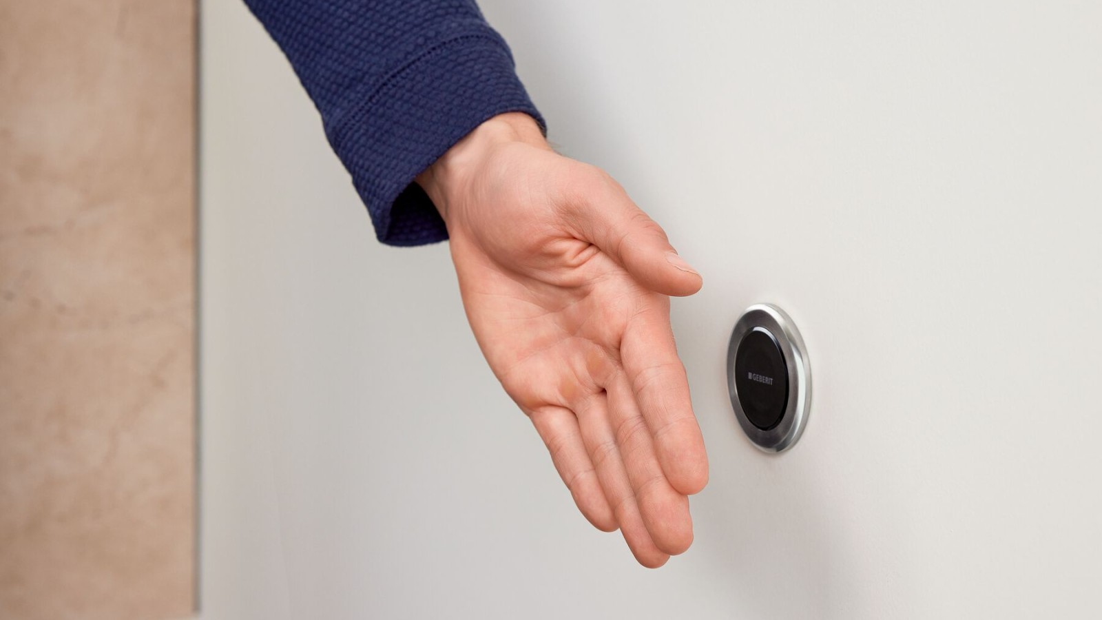 Berührungslose Fernbetätigung Geberit Typ10 mit Hand Berührungslose Fernbetätigung Geberit Typ10 mit Hand