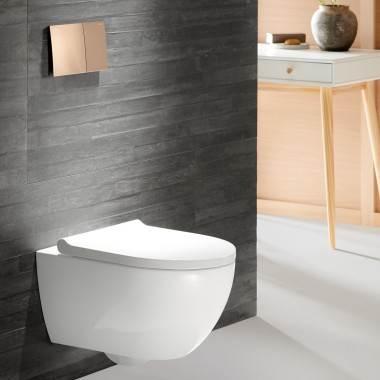 Geberit Acanto WC mit Sigma70 Betätigungsplatte in rosegold Geberit Acanto WC mit Sigma70 Betätigungsplatte in rosegold