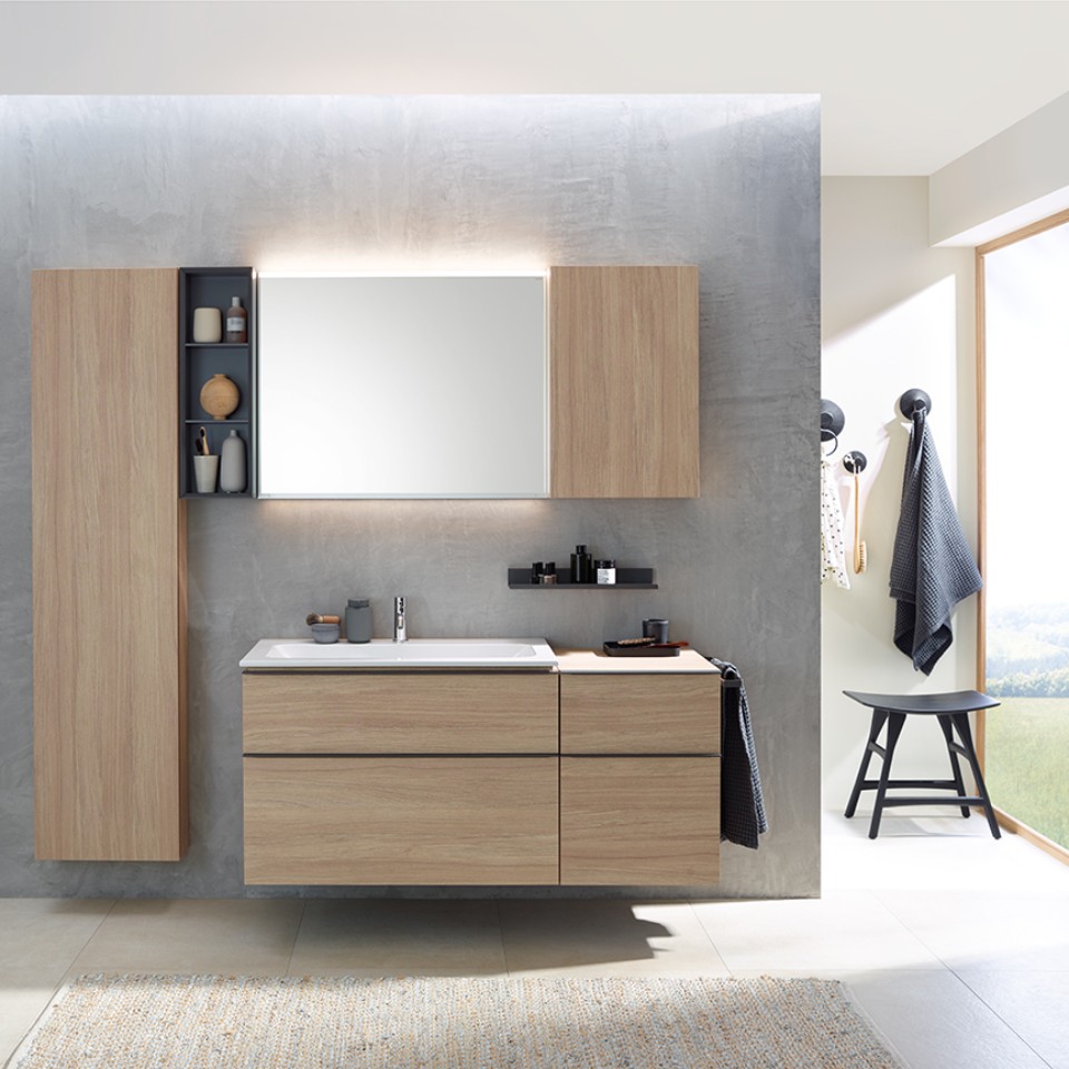 Geberit iCon Badezimmer mit WC, Waschtisch und Badmöbeln Geberit iCon Badezimmer mit WC, Waschtisch und Badmöbeln