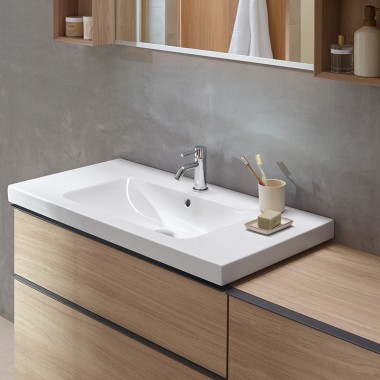 Badezimmer mit Geberit iCon Badezimmerkeramiken und -möbeln Badezimmer mit Geberit iCon Badezimmerkeramiken und -möbeln