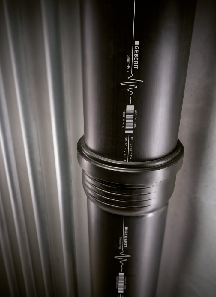 Hochschalldämmendes Entwässerungssystem Geberit Silent-Pro: schallgedämmte Fallleitung