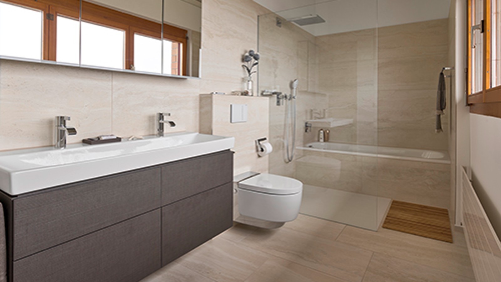 Badezimmer mit Geberit AquaClean Dusch-WC Mera nach der Renovation