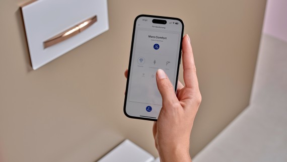 Mit einer App lassen sich ausgewählte Toiletten und andere Badprodukte von Geberit steuern. Mit einer App lassen sich ausgewählte Toiletten und andere Badprodukte von Geberit steuern.