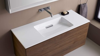 Geberit ONE Waschtisch mit slim-rim Waschbecken und Unterschrank in Nussbraun Geberit ONE Waschtisch mit slim-rim Waschbecken und Unterschrank in Nussbraun