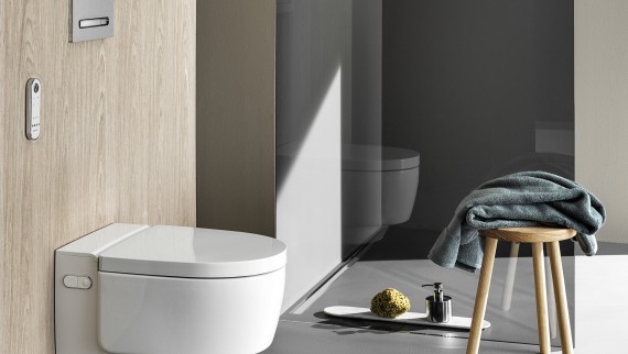 Geberit AquaClean Mera Comfort mit Fernbedienung und Betätigungs-platte Sigma50 Geberit AquaClean Mera Comfort mit Fernbedienung und Betätigungs-platte Sigma50
