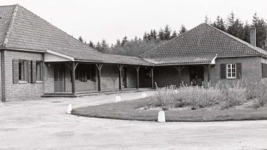 Aus einem Flüchtlingslager wird ein Begegnungs- und Erinnerungsort (© Blåvandshuk Local History Archive) Aus einem Flüchtlingslager wird ein Begegnungs- und Erinnerungsort (© Blåvandshuk Local History Archive)