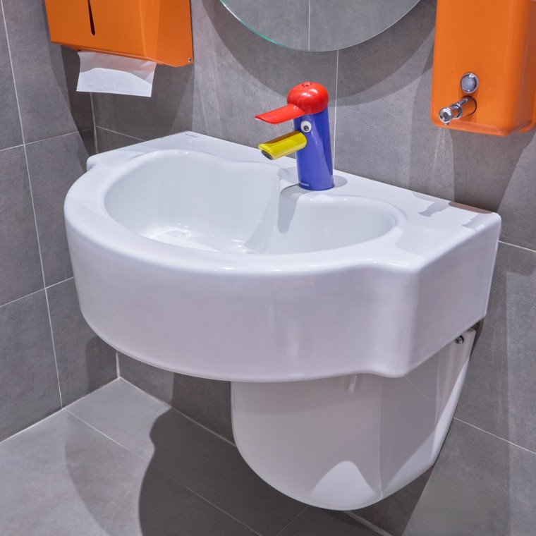 Für die Kinder sind Produkte der Linie Geberit Bambini im Einsatz. (© Oğuzhan Kasar) Für die Kinder sind Produkte der Linie Geberit Bambini im Einsatz. (© Oğuzhan Kasar)