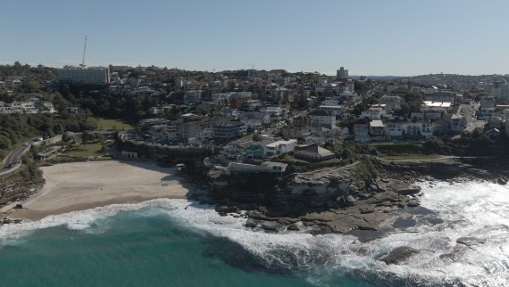 Blick auf Tamarama House an der Küste von Sydney, Australien (© Geberit)