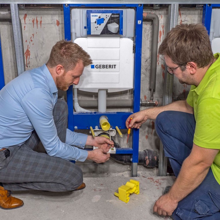 Installation der Geberit Power & Connect Box